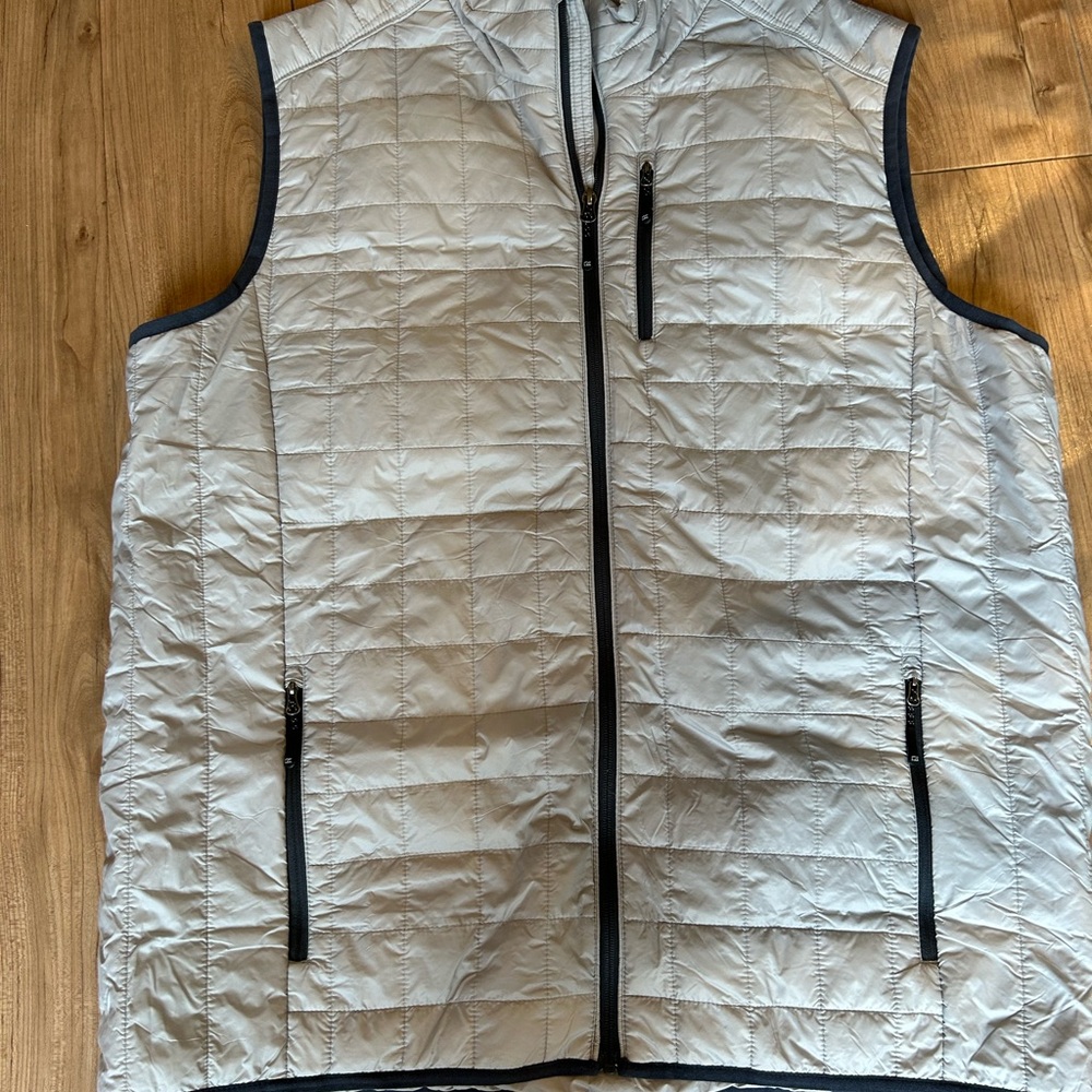 Cutter & Buck Men's Light Gray Quilted Vest